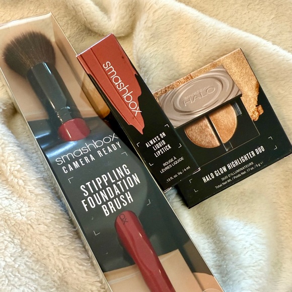 ✨ BRAND NEW Smashbox Beauty Bundle — Brush Liquid Lipstick Halo Highlighter ✨